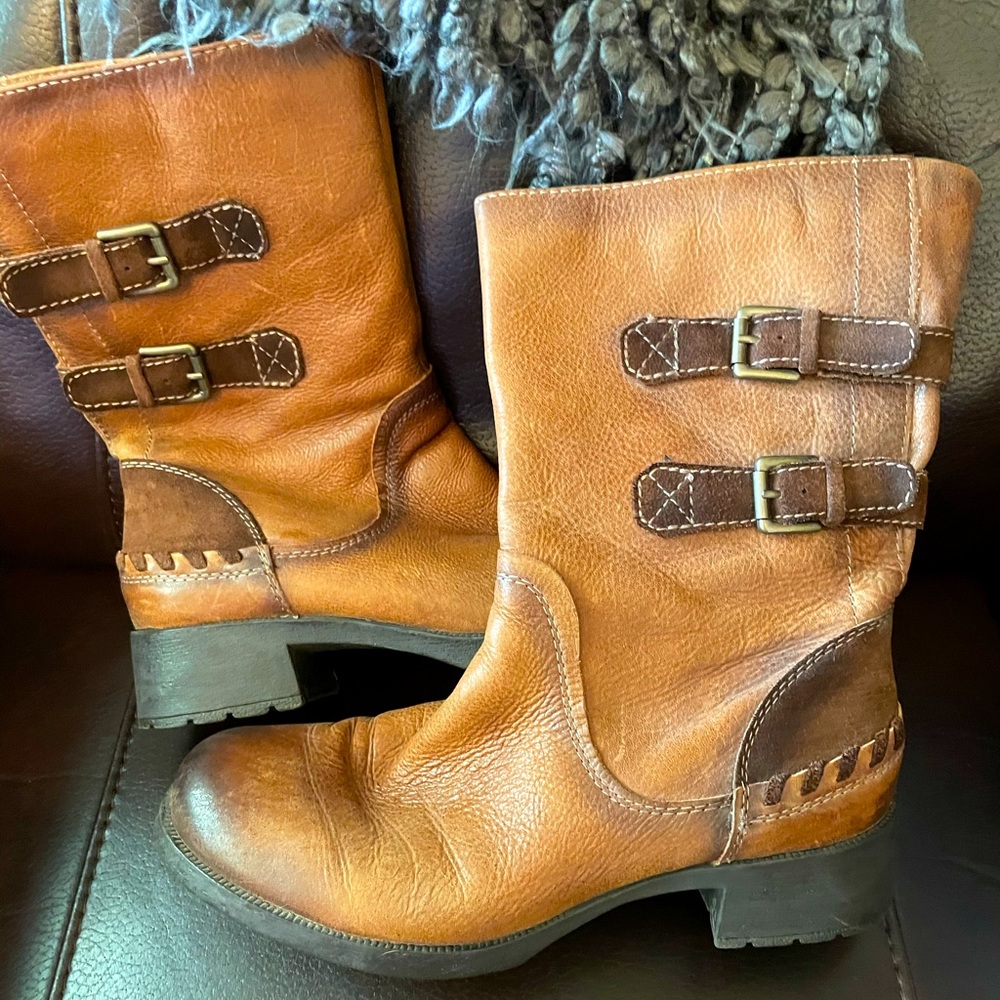 Woman’s moto boot